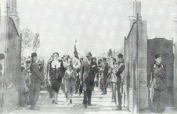 Ingresso del campo sportivo di via del Littorio ora viale Libertà (1930) - Foto: Mozzate Vol. II L'occhio della memoria
